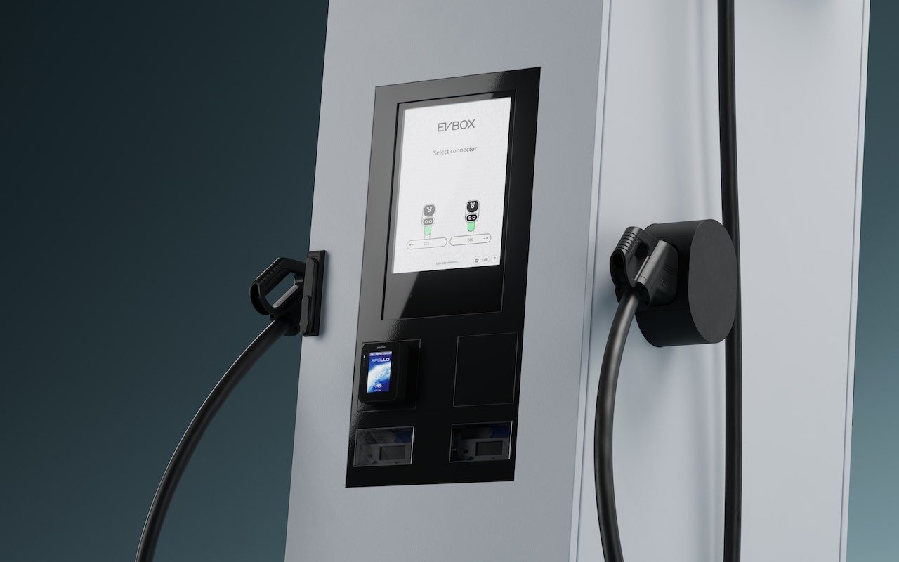 The screen and card reader on EVBox Troniq Modular Dc fast charging station.